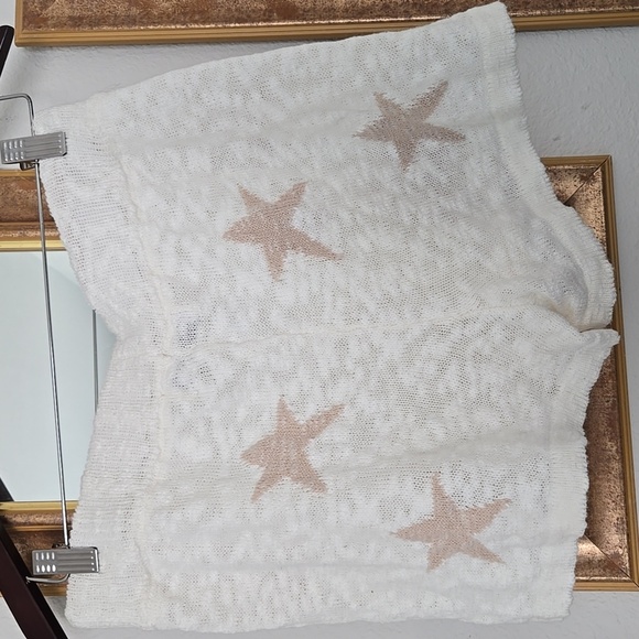 Vintage Havana White Knit Shorts with Tan Star Pattern - Picture 3 of 5